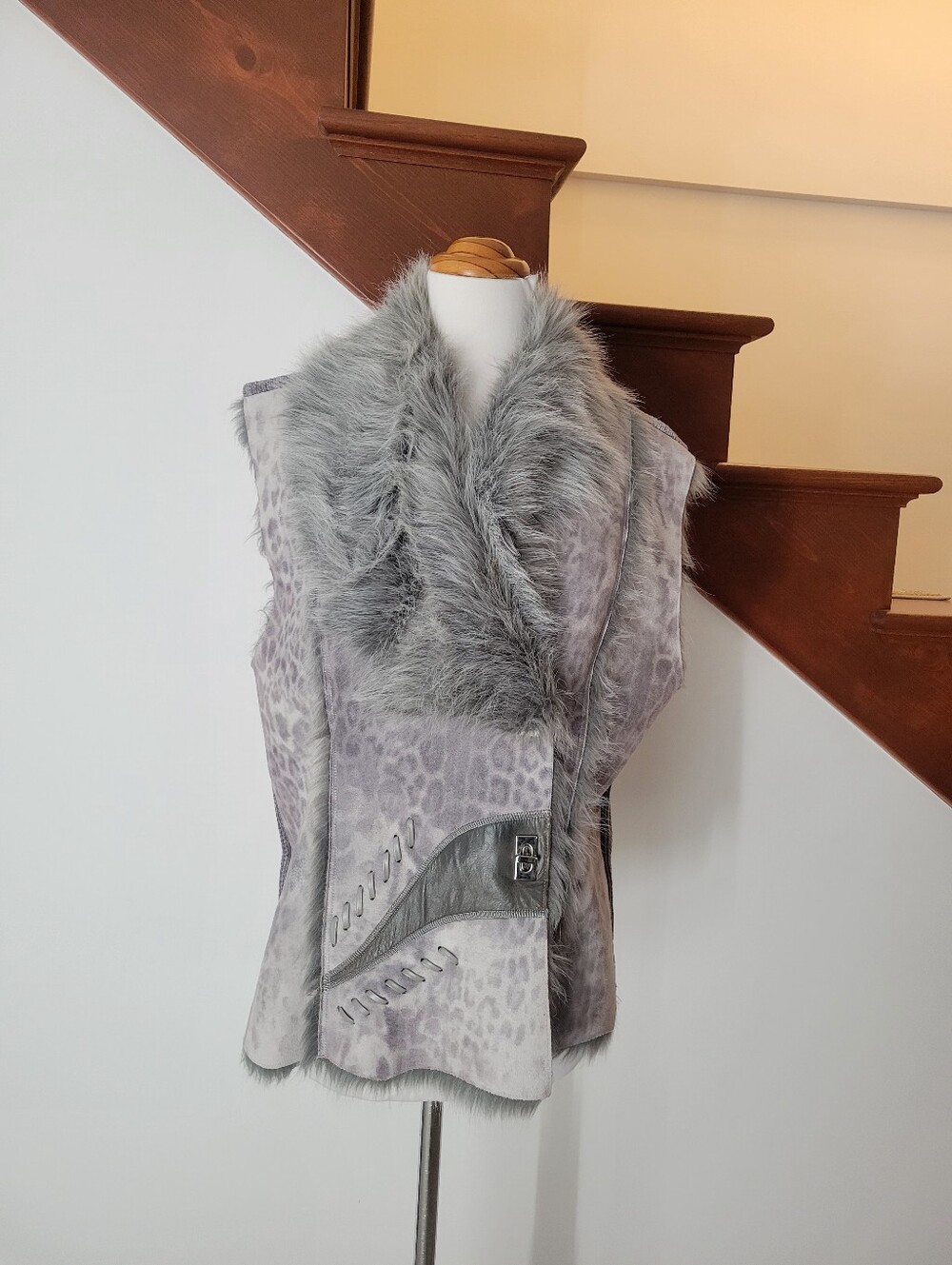 Lisa international Grey Faux Fur Collar Leopard-Print Vest Size L